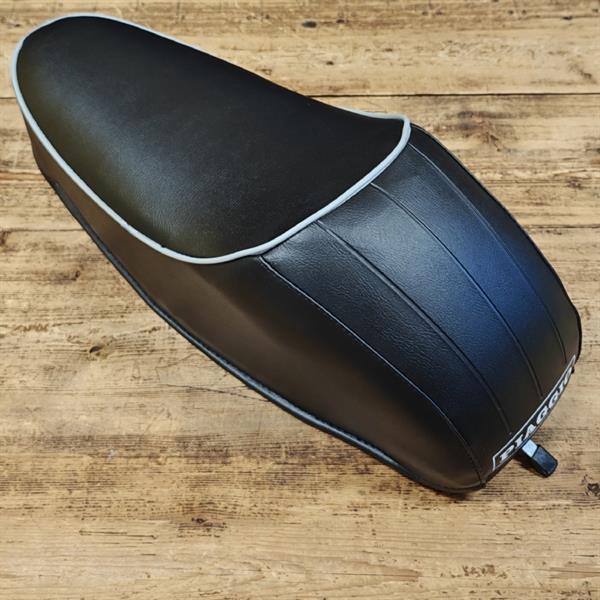 SELLA VESPA 50 CON GOBBA E SCRITTA PIAGGIO