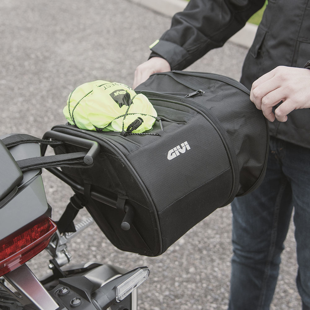 easy10-11_side-bags_ambient_011_givi_honda-cb750hornet750-25
