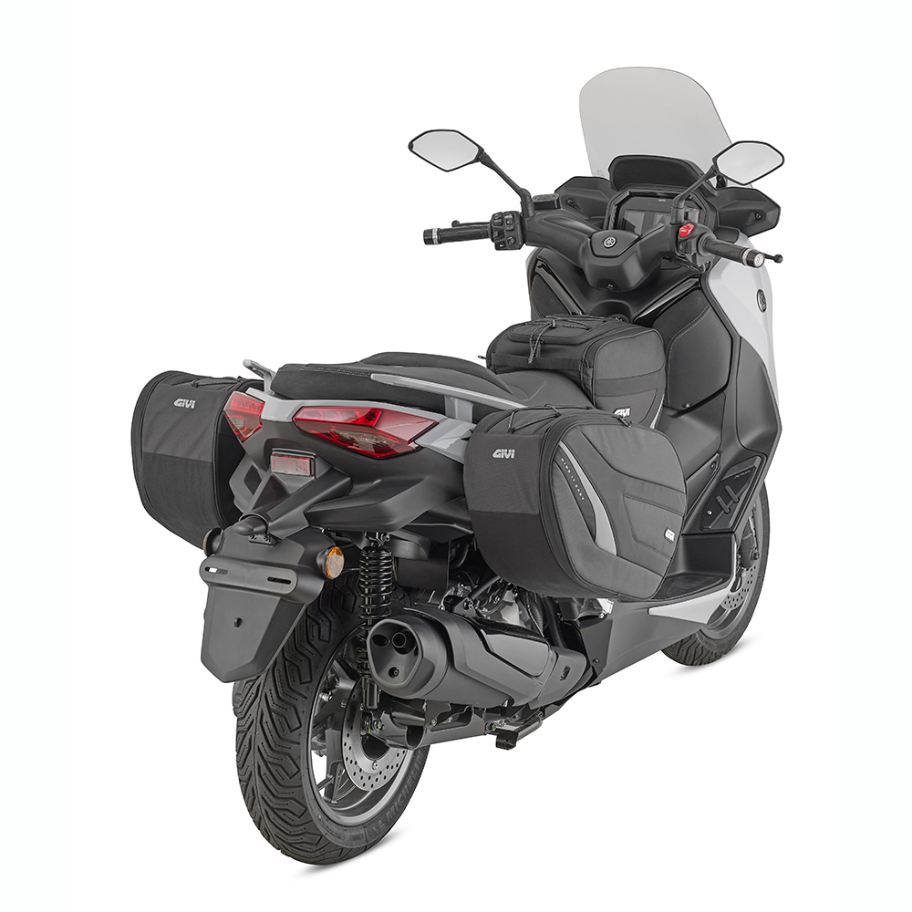 easy10_side-bags_mounted-on_givi_yamaha-xmax300techmax-25
